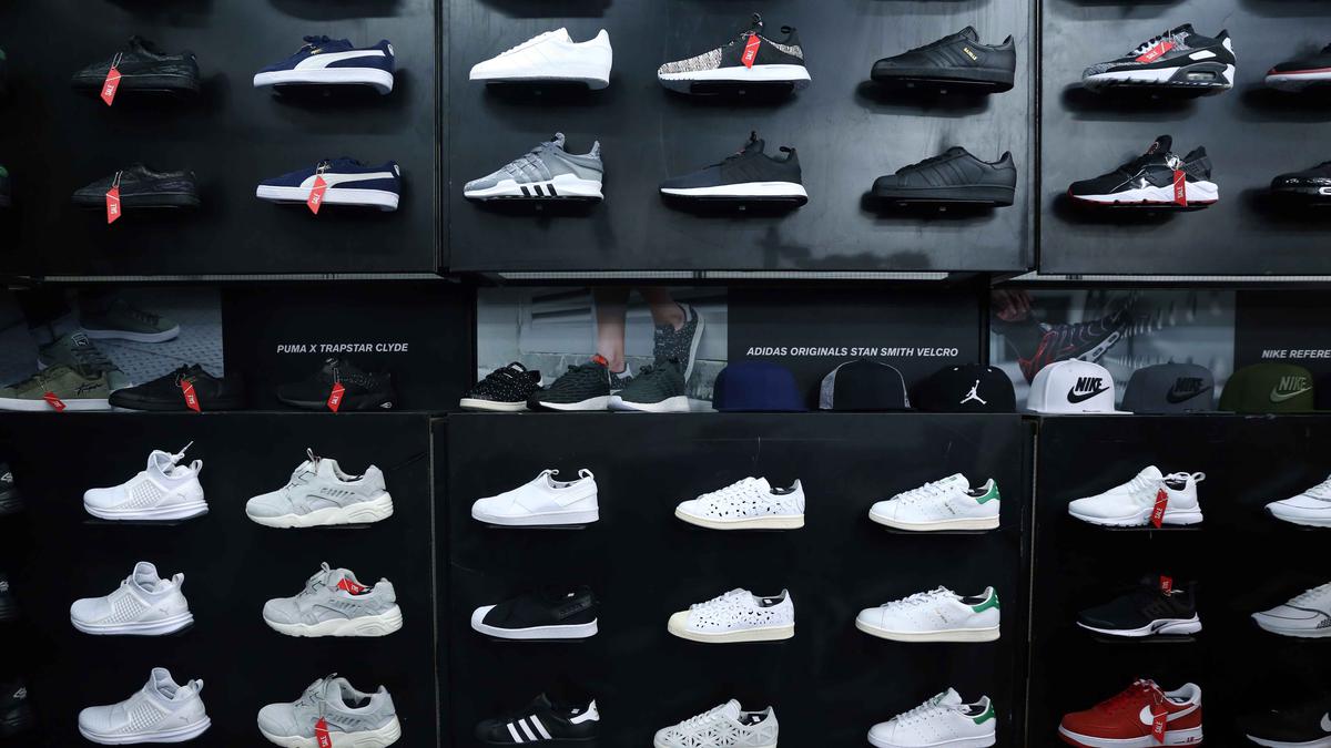 Model Sepatu Sneakers yang Memadukan Kenyamanan dan Gaya